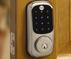 Yale YRD220 - Z-Wave Touchscreen Deadbolt Lock